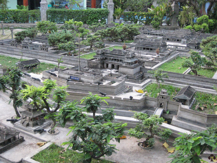 A cidade e suas muitas árvores de Bonsai